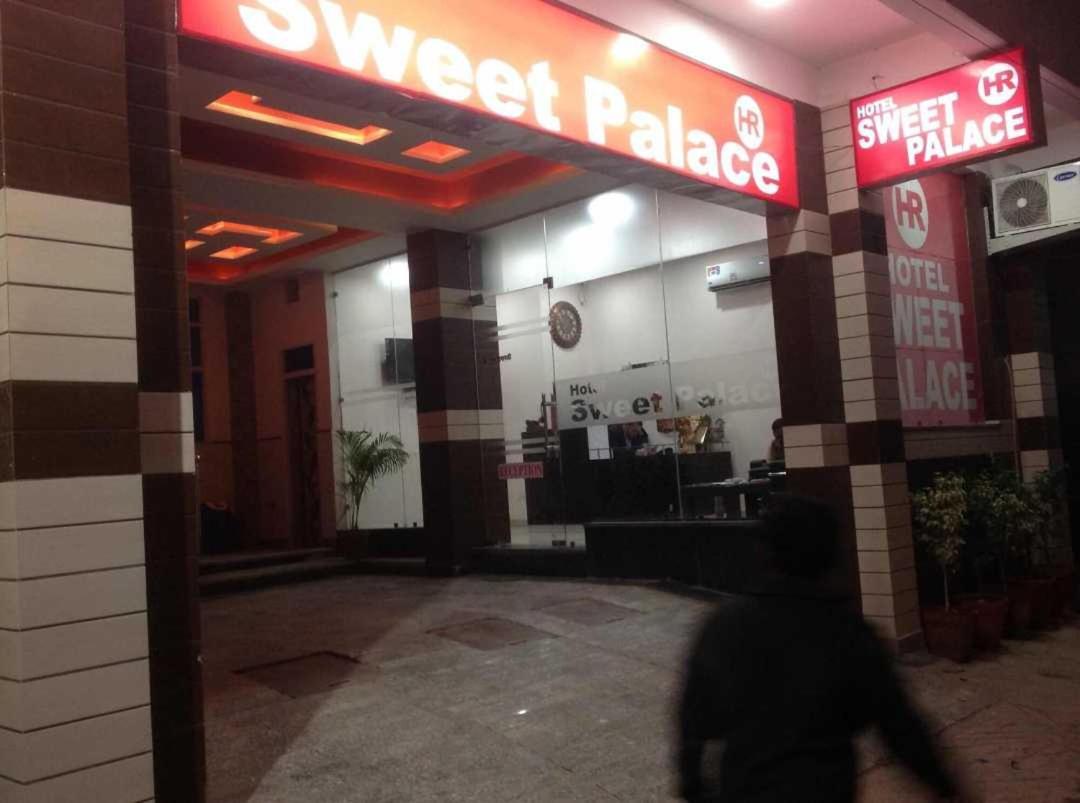 Hotel O Sweet Palace Ню Делхи Екстериор снимка