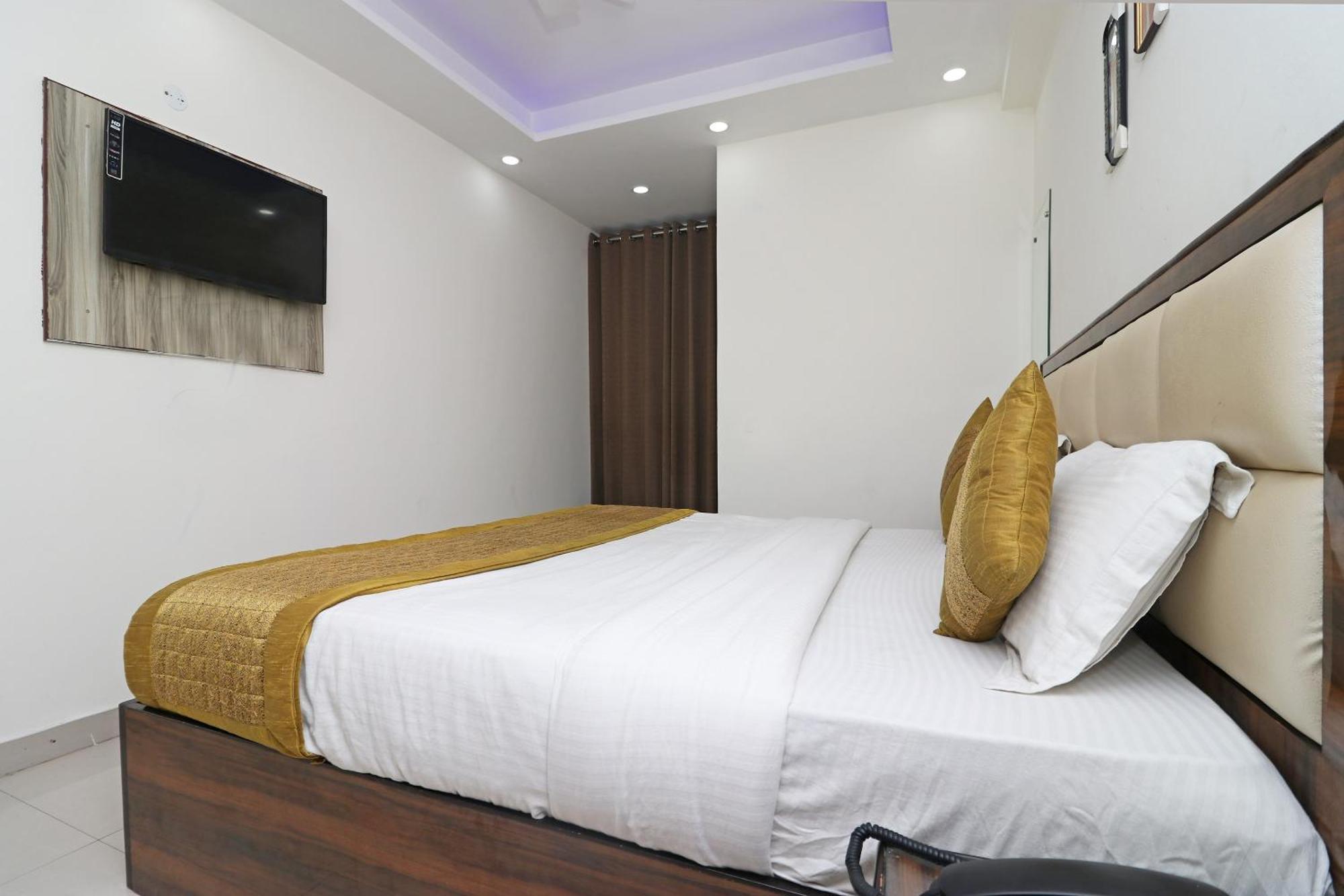 Hotel O Sweet Palace Ню Делхи Екстериор снимка