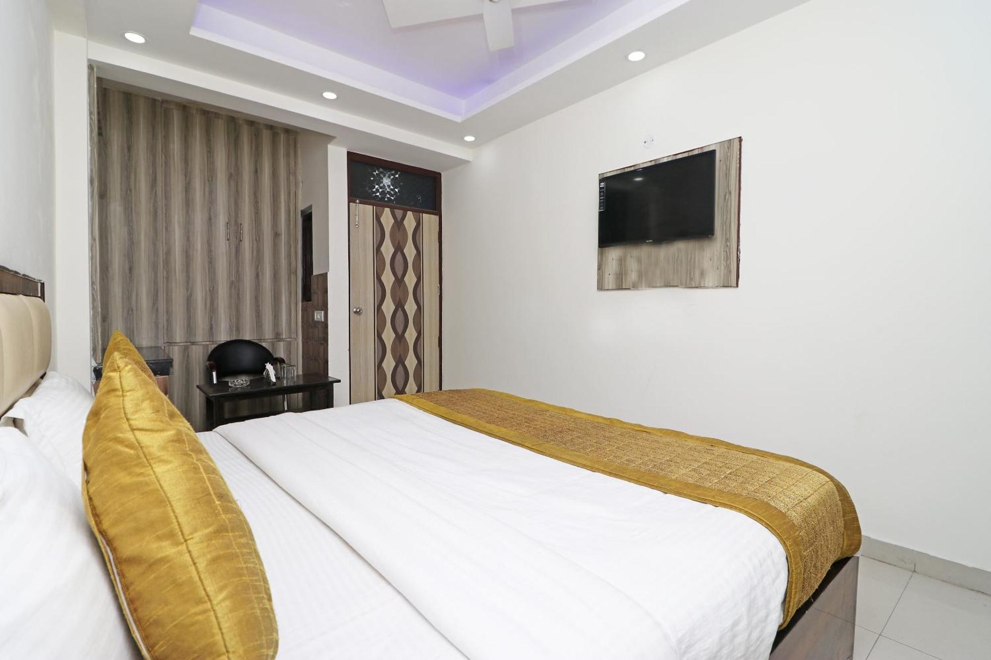 Hotel O Sweet Palace Ню Делхи Екстериор снимка
